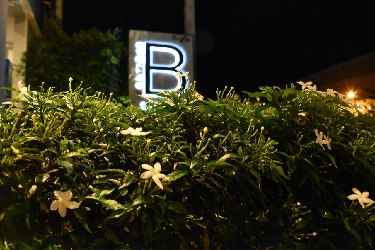 B Boutique Residence Сурат Тхани Екстериор снимка